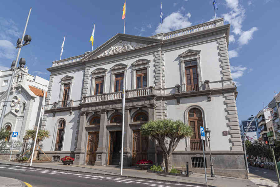 Tenerife 002 - Santa Cruz de Tenerife - Ayuntamiento.jpg